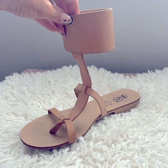 Super Cute & Stylish Rebel Tan Leather Gladiator Sandals with Ankle Cuff!ππ©΄π - Picture 7 of 9